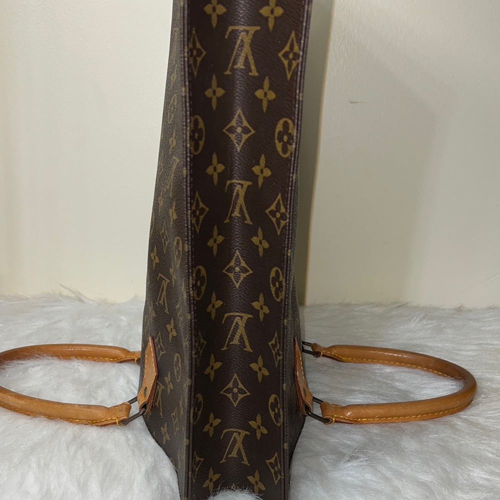 Louis Vuitton Brown Monogram Handbag - Picture 14 of 17
